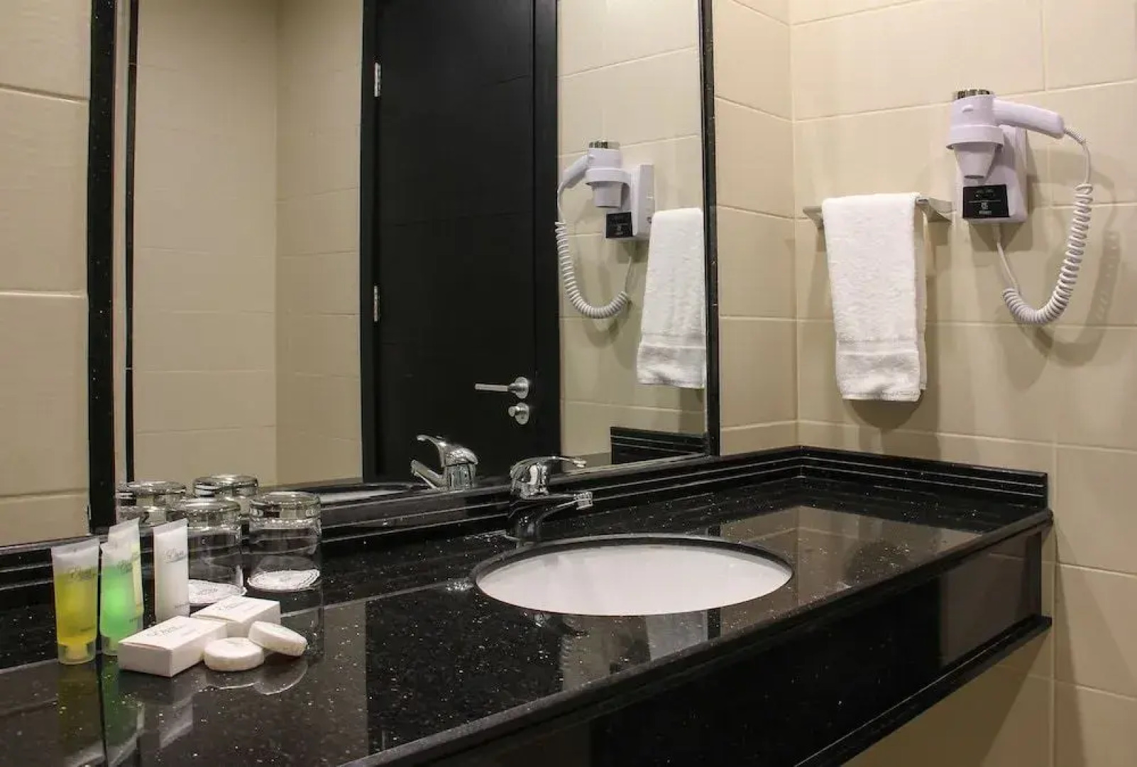 Lagoon Hotel & Resort