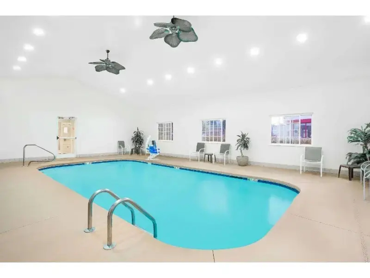 Beckley East Microtel Inn / Suites