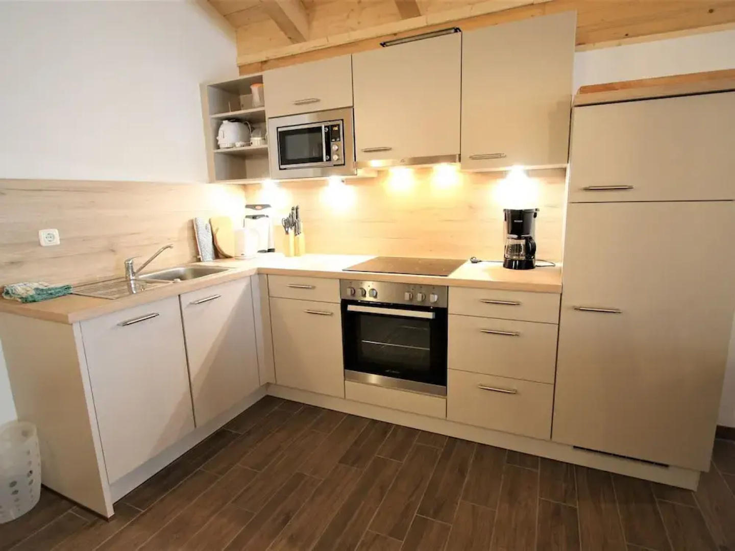 Contemporary Apartment With Ski Storage, Parking, Heating
