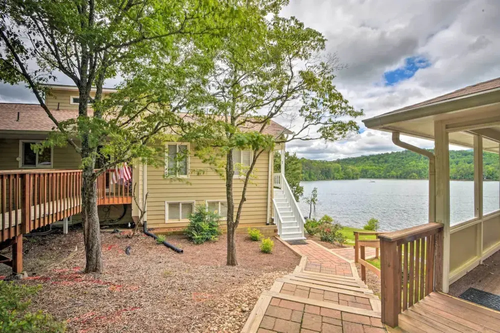 Townhome w/ Fire Pit & Boat Dock: Pets Welcome!
