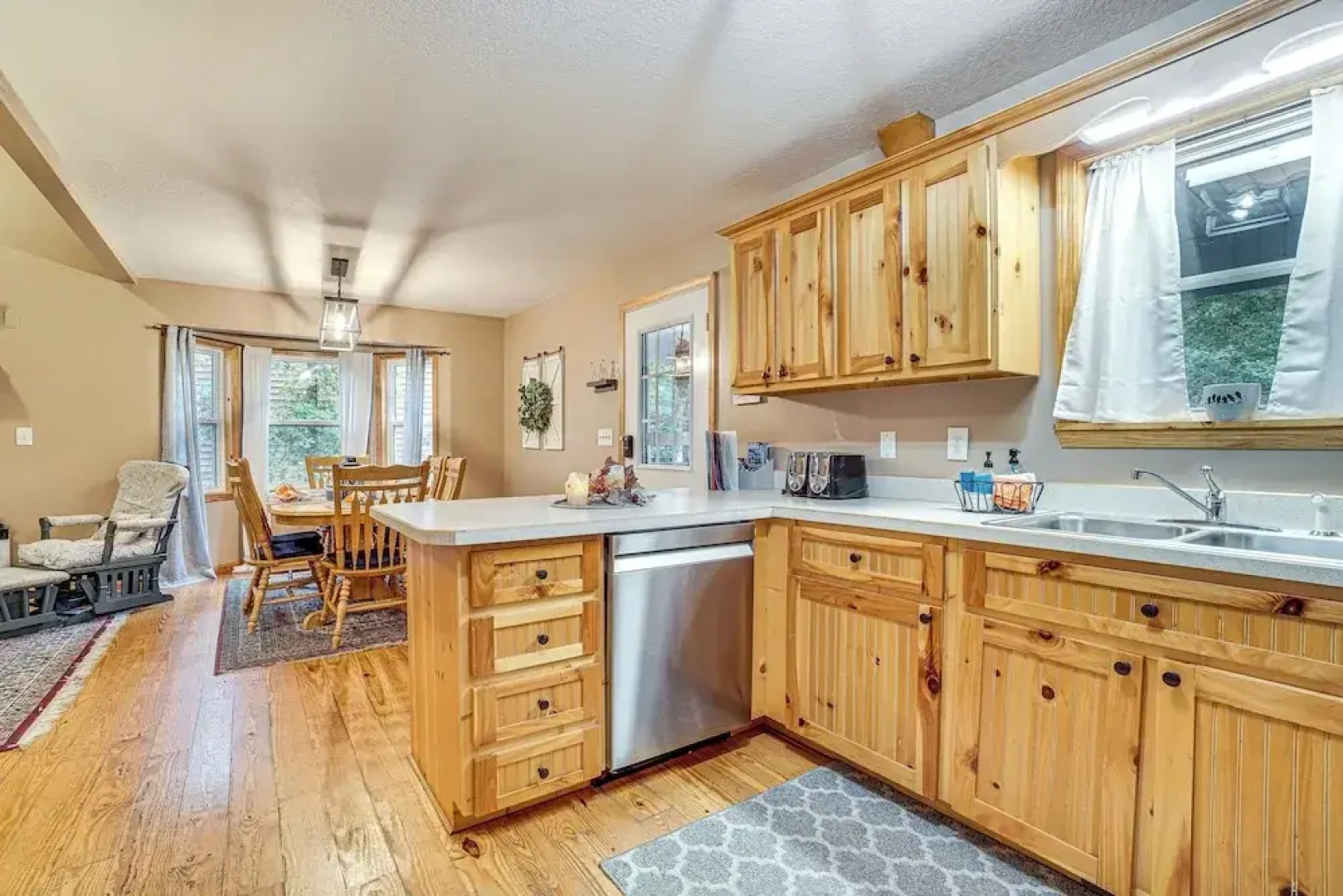 Spacious Home in Helen w/ Porch & Balcony!