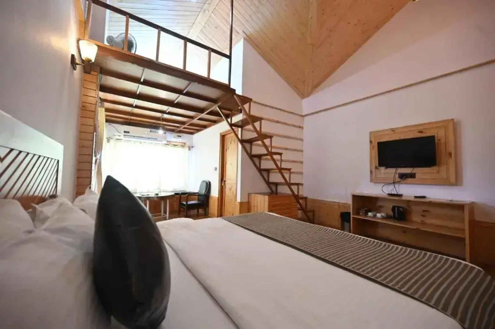 The Woodward Two By Oyo Room