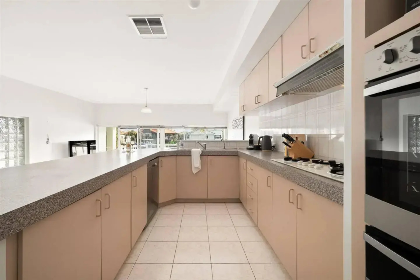 Canal Home -Close to Beach and City Centre