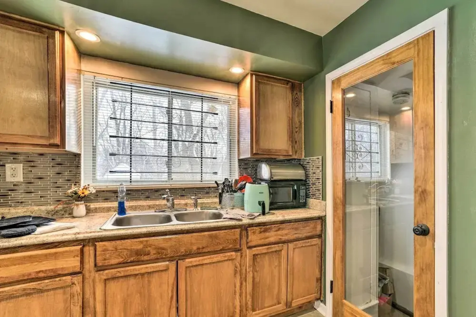 Charming Detroit Escape - 14 Mi to Downtown!