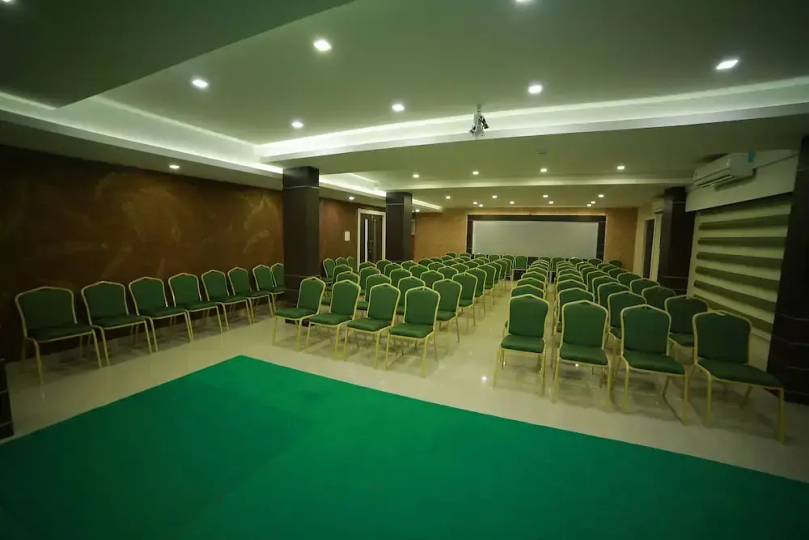 Nakshatra Emerald Inn