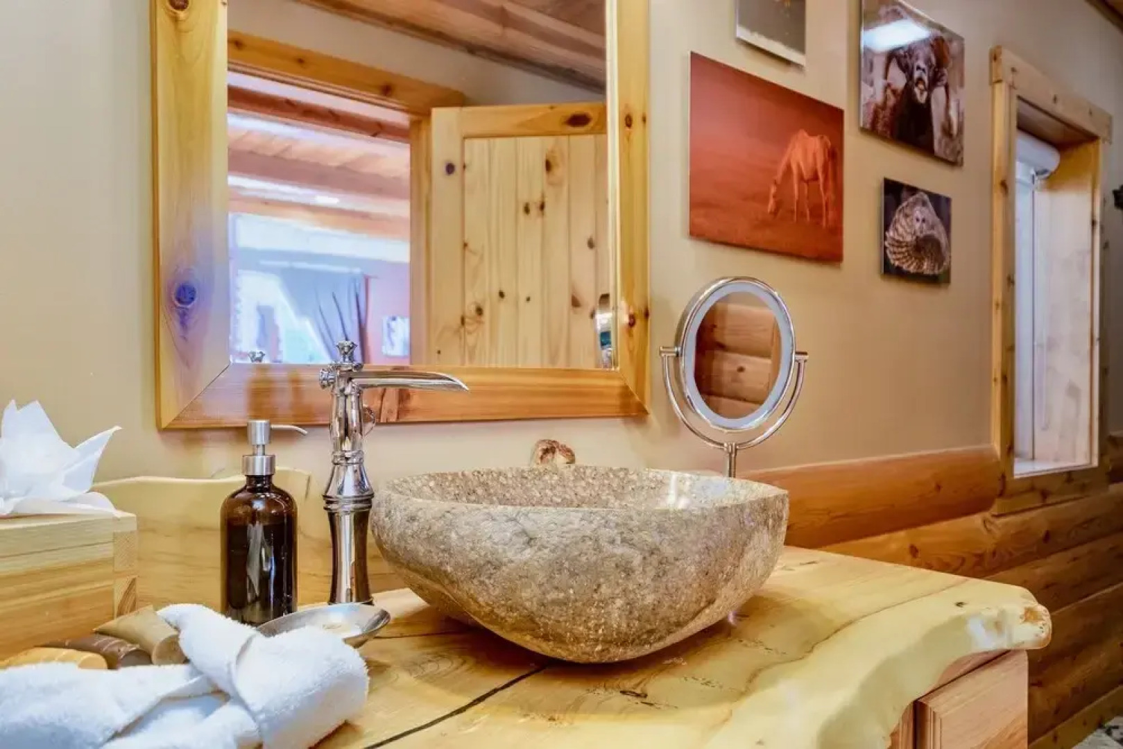 Awestruck Luxury Vacation  At Windcliff 3 Bedroom Home by RedAwning