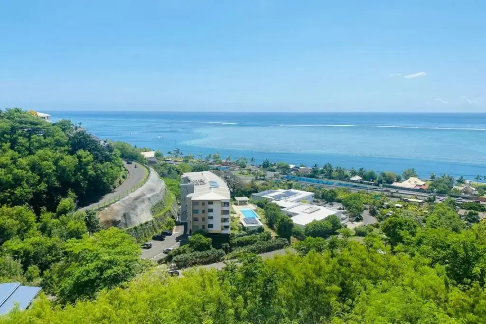 TAHITI Appartement 2 chambres Tres Belle vue mer RES TAHIRI 2