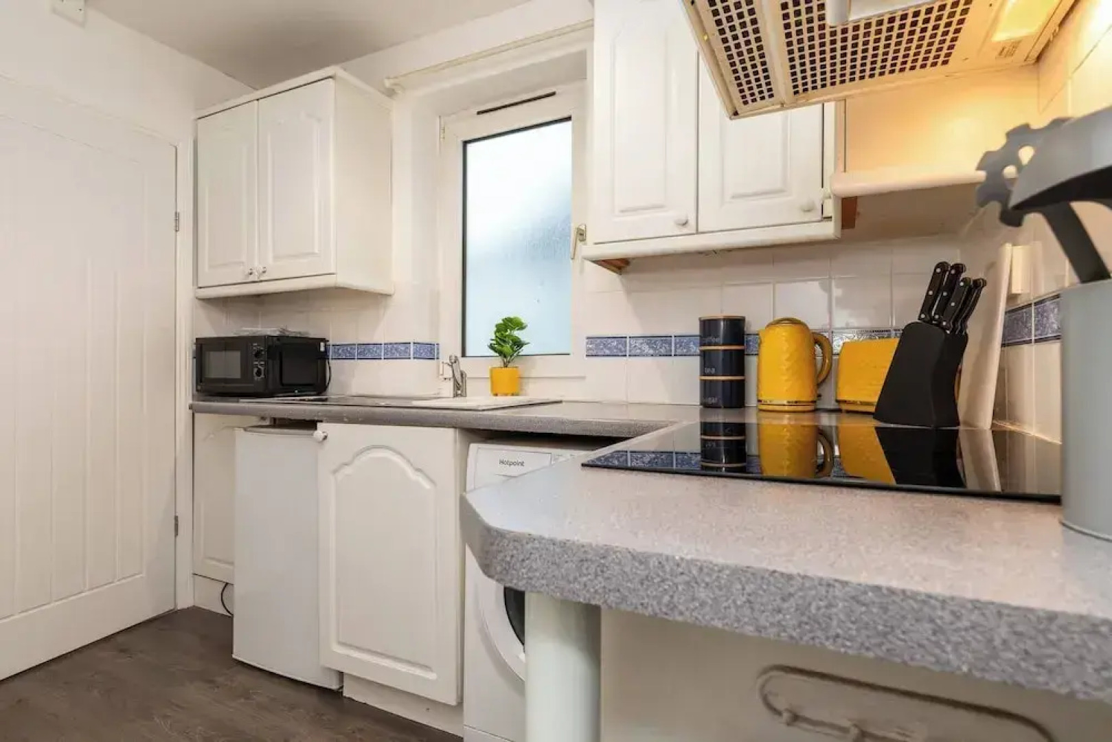 Sleek City Getaway - Walkable & Free Parking