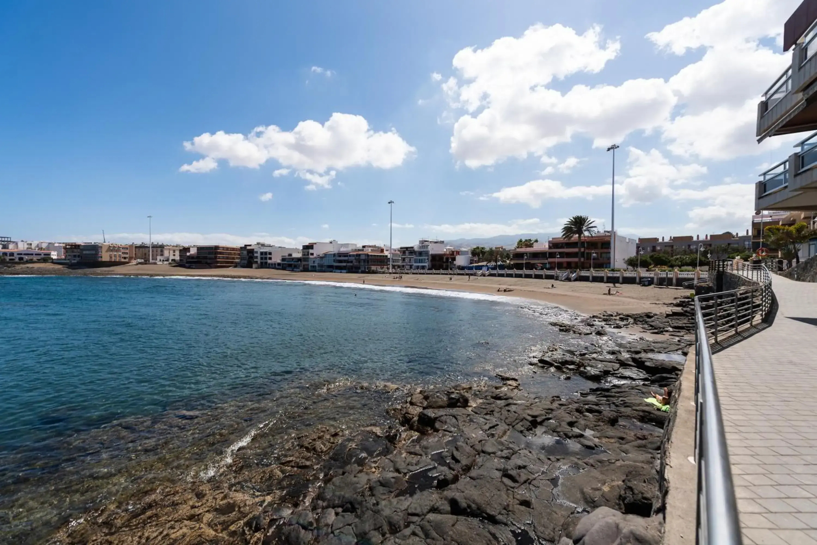 Durmiendo sobre el mar, Vivienda Los Riscos