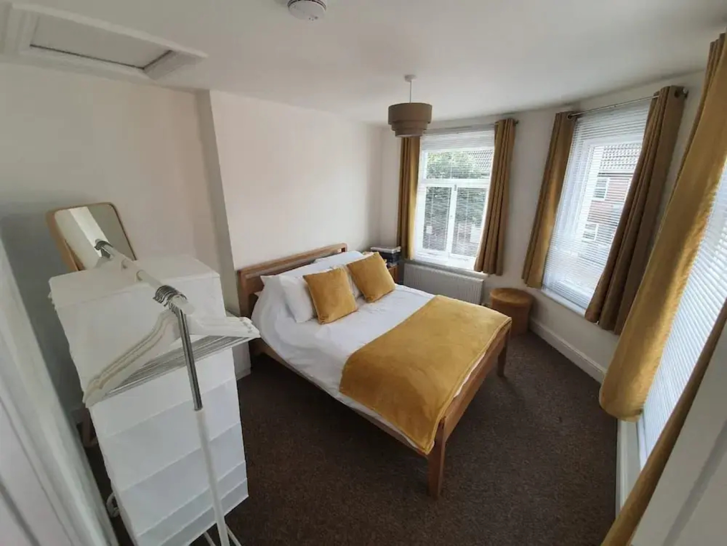 One Bedroom Flat, Sleeps 4, Balcony & Free Parking