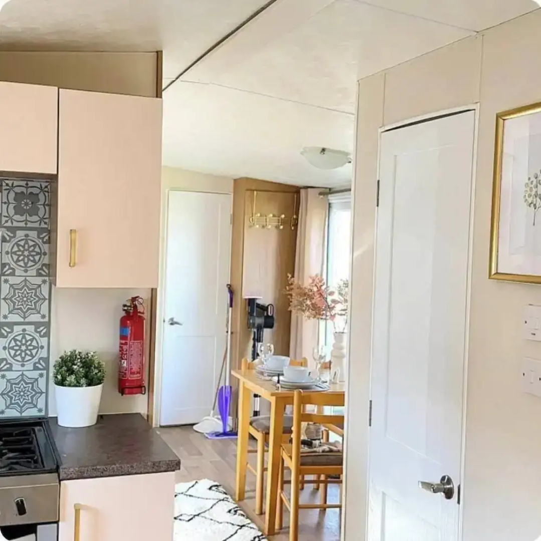 Harwich - Caravan - Sleeps 10 - Garden - Pool