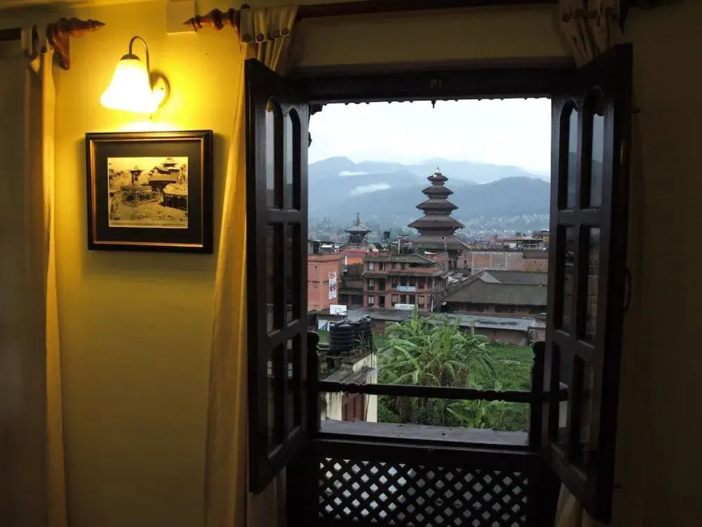 Vajra Guest House & Restaurant