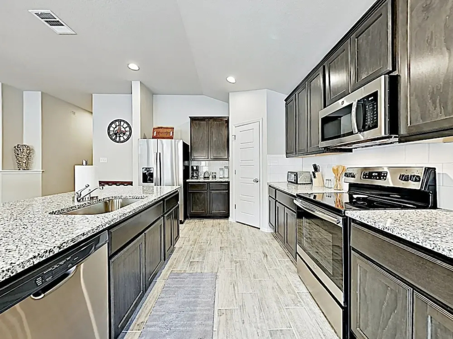 New Listing! Brand-new Hideaway Near Lakeside Fun 4 Bedroom Home