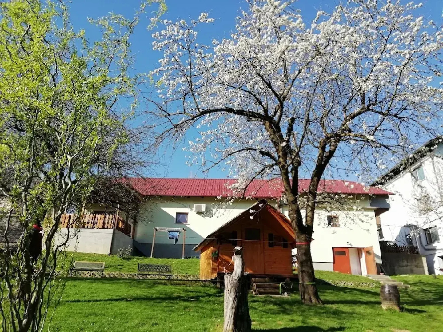 Apartmaji bungalovi i sotorisce Silva