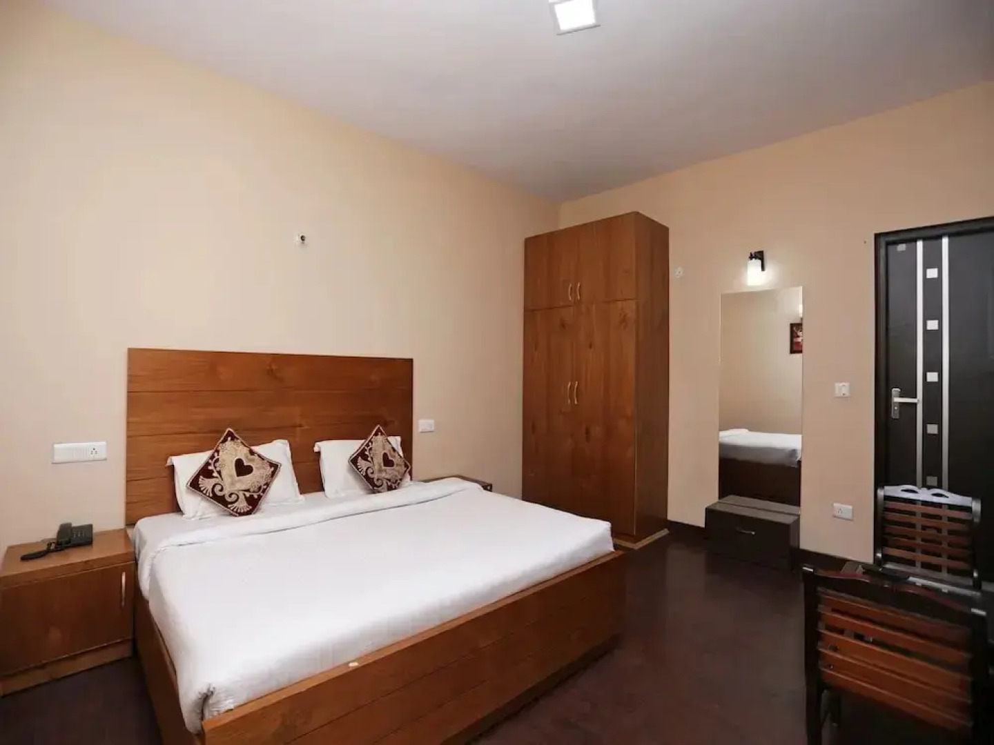 Red Inn by OYO Rooms