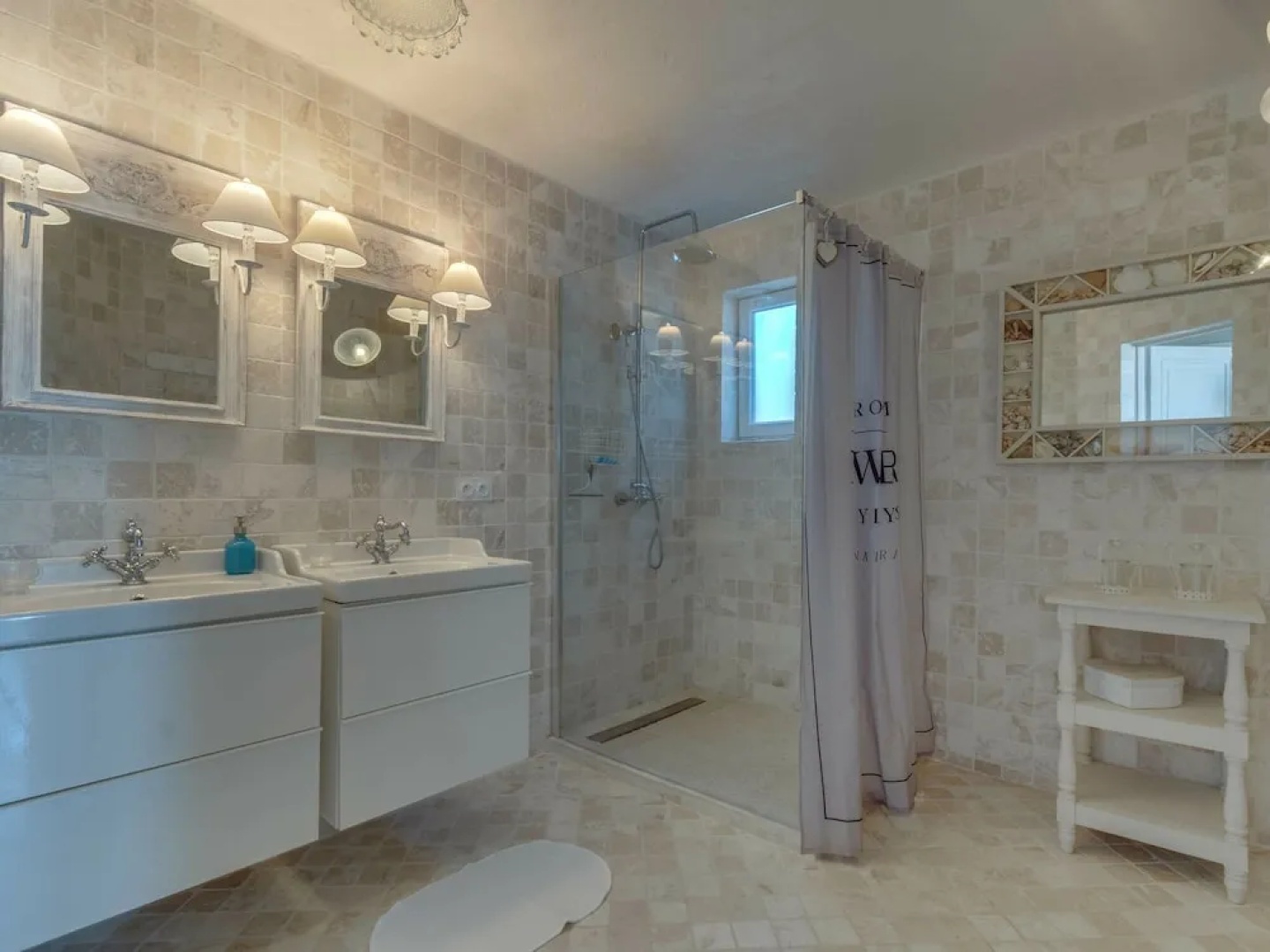 Luxury Villa with Jacuzzi in Les Issambres