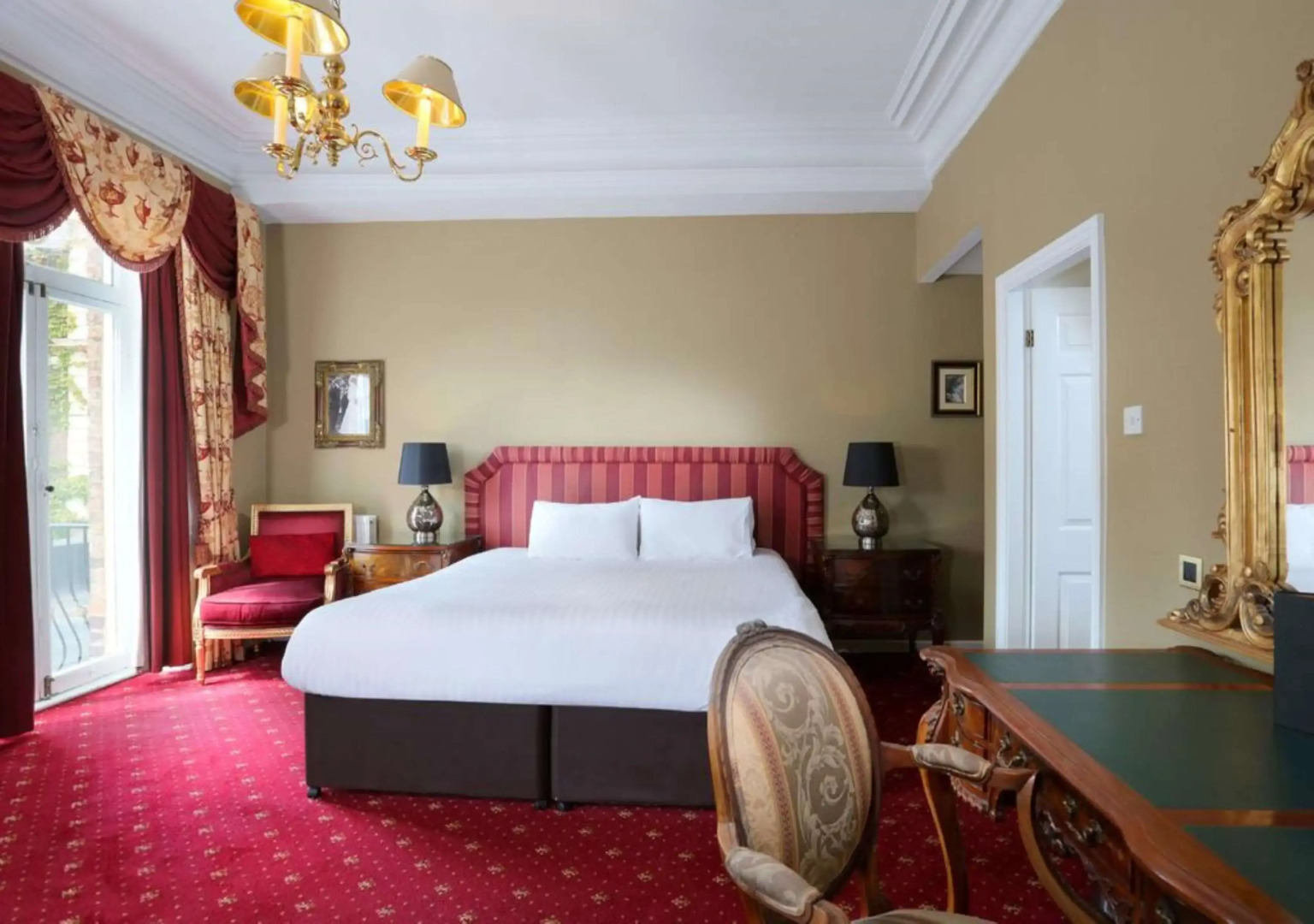 The Queen at Chester Hotel, BW Premier Collection