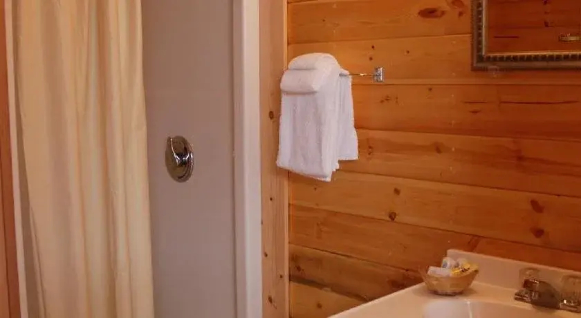 Triple J Hotel & Cabins