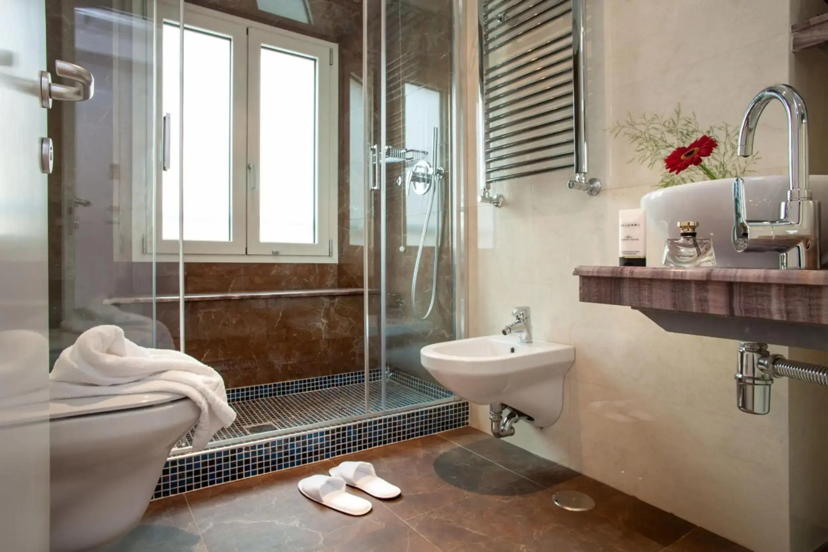 Floris Hotel