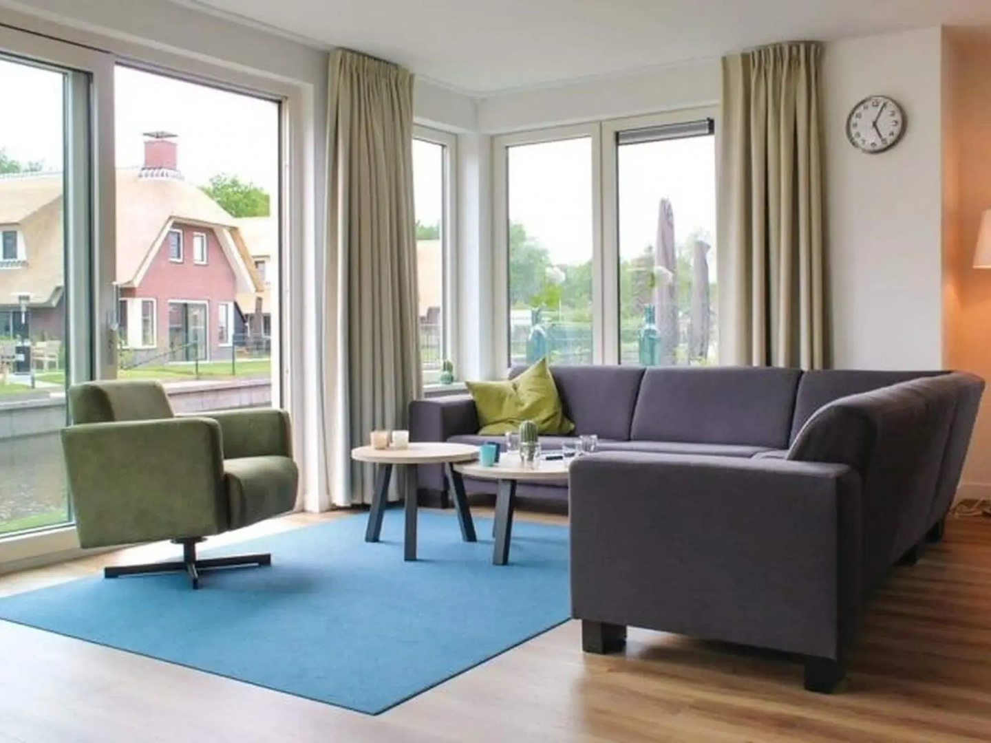 Atmospheric villa with sauna, in a holiday park on the water in Friesland