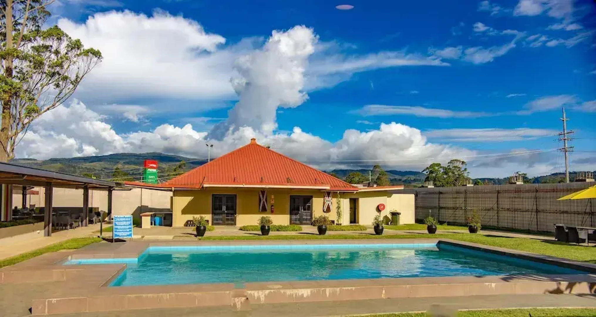 Highlander Hotel & Apartments