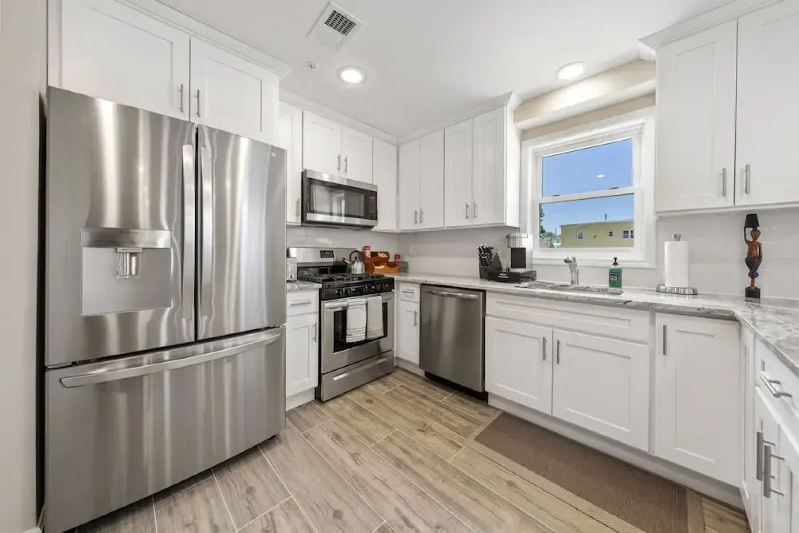 Simon Stays I African Oasis