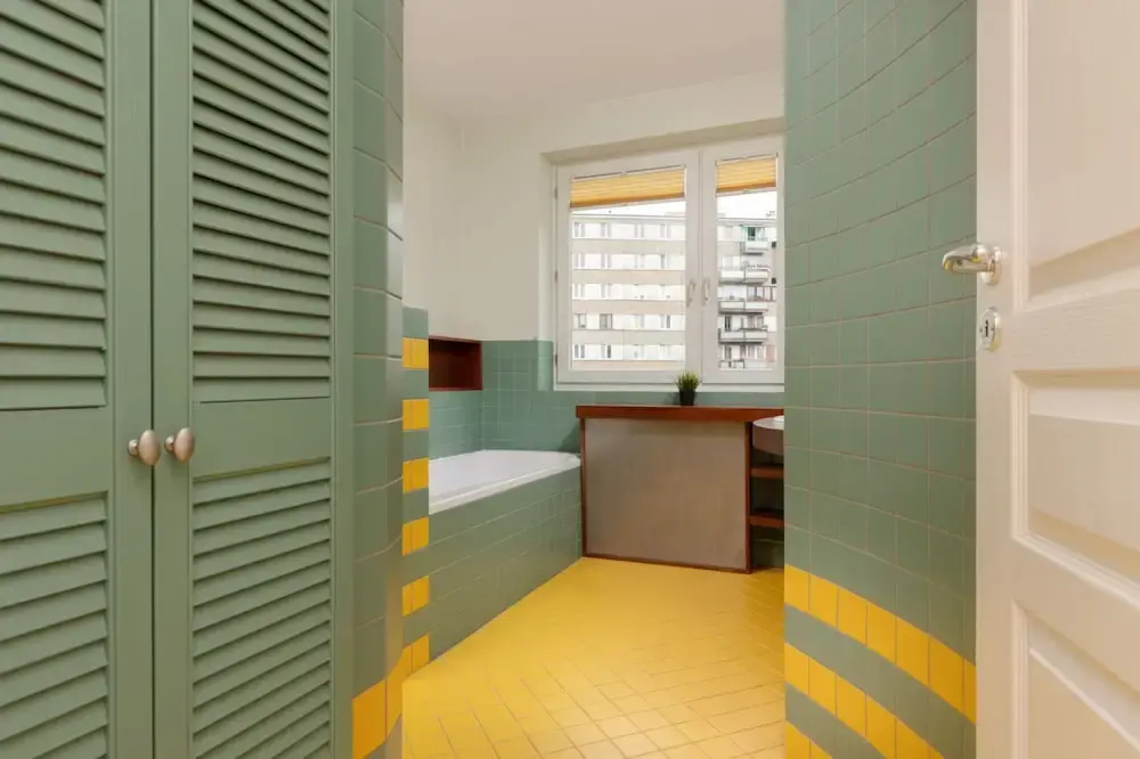 Spacious Apartment Pruszkow by Renters