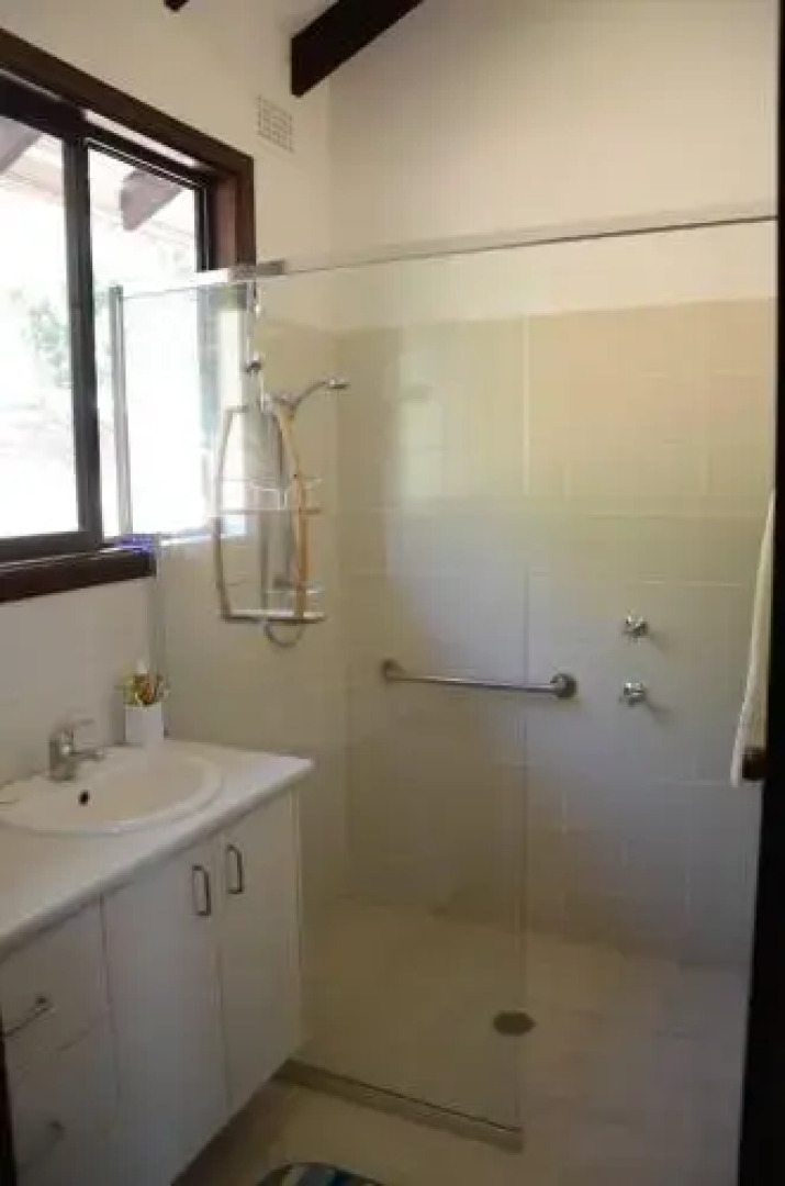 Barrels Beach House, 28 Dulconghi Street