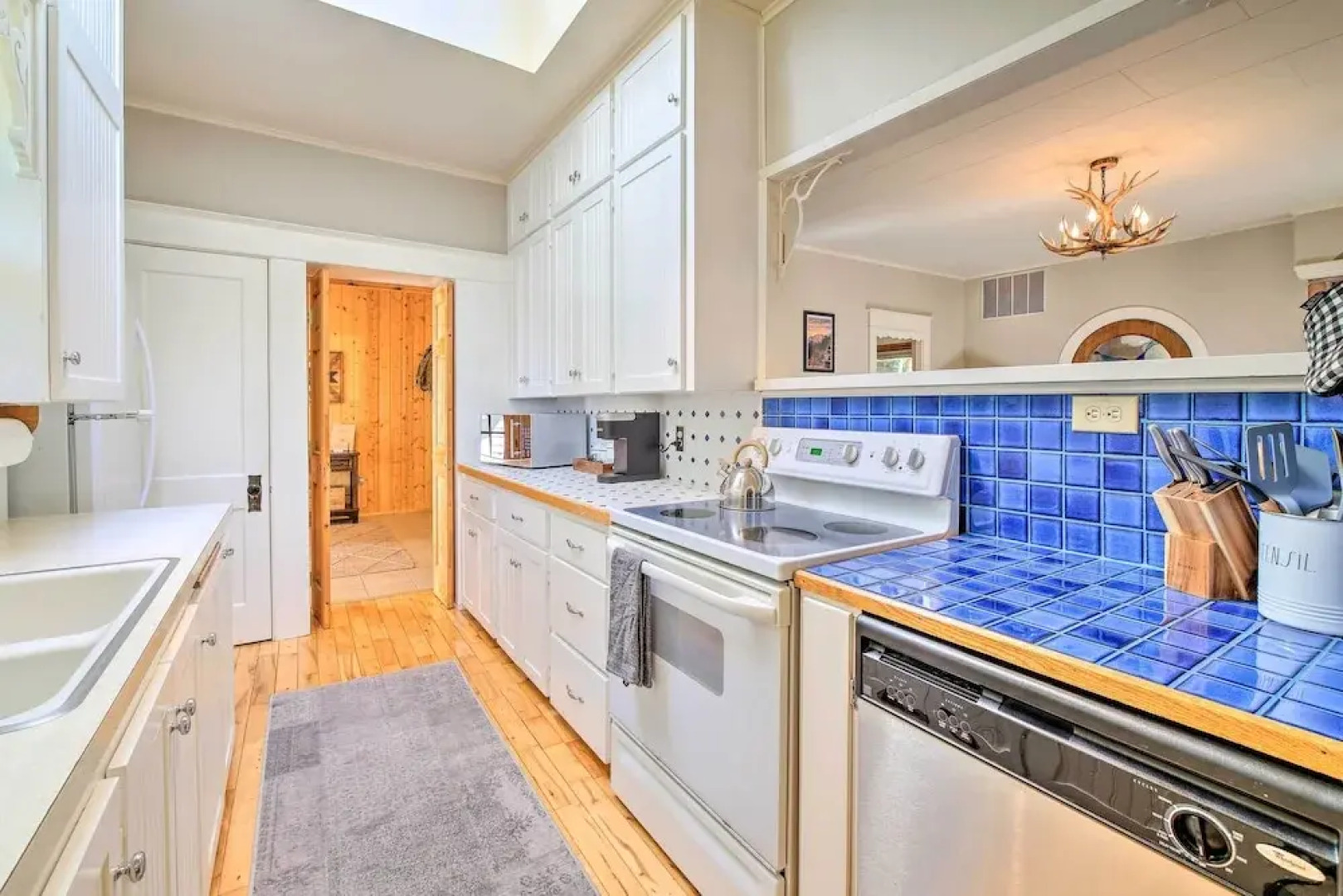 Cozy 'black Bear Retreat' by Mount Rainier!