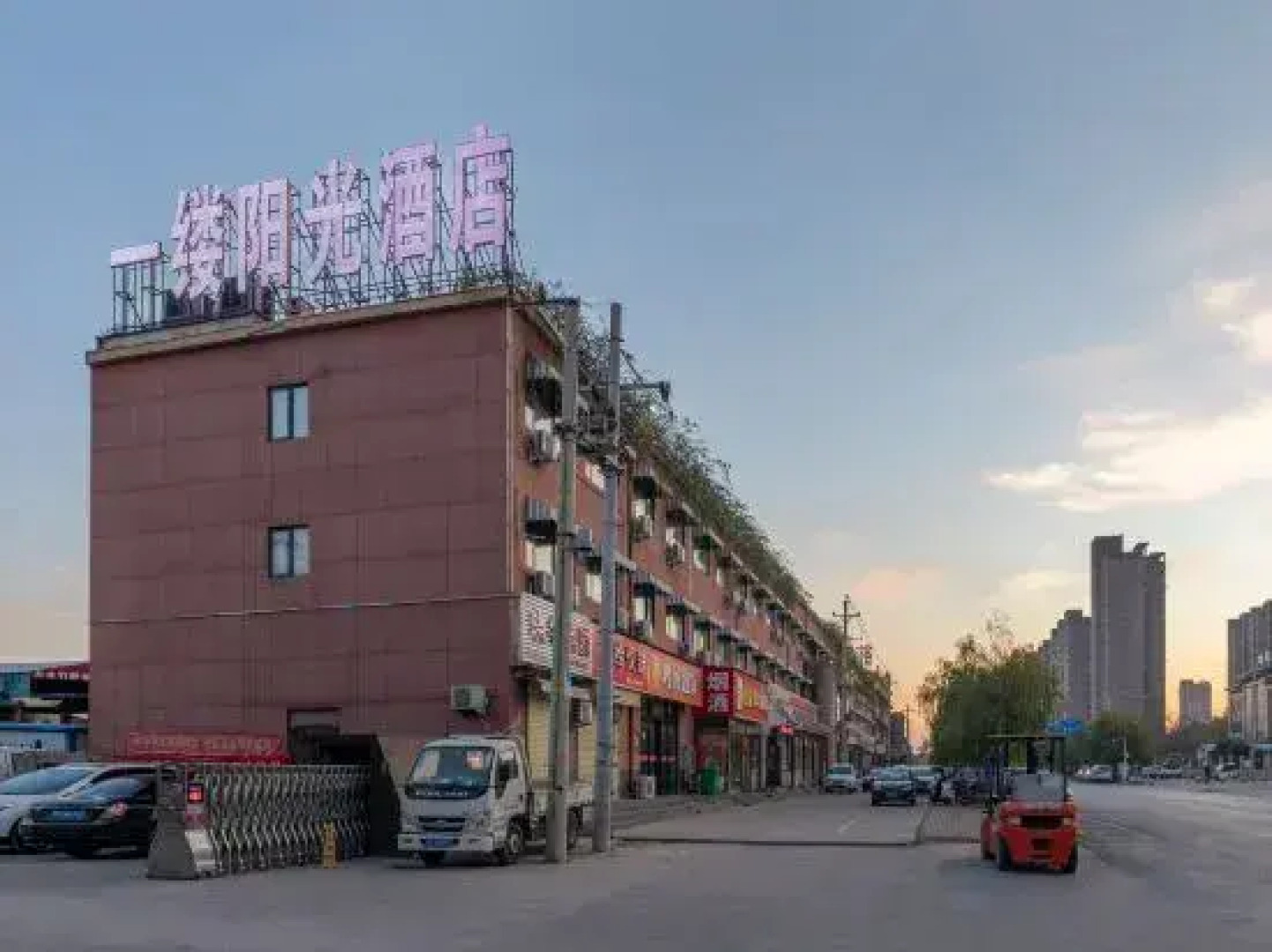 Yixian Sunshine Travel Inn (Xinxiang Hongmen University Town Branch)