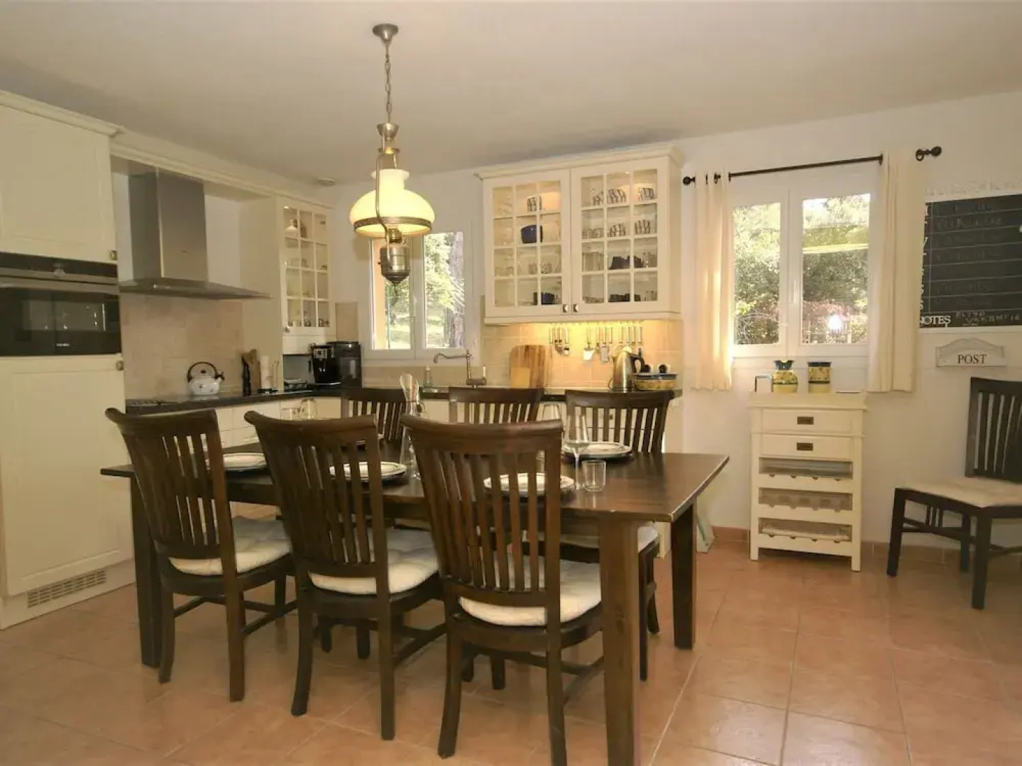 Stylish Villa With Heated Swimming Pool Close to the Lovely L'isle-sur-la-sorgue