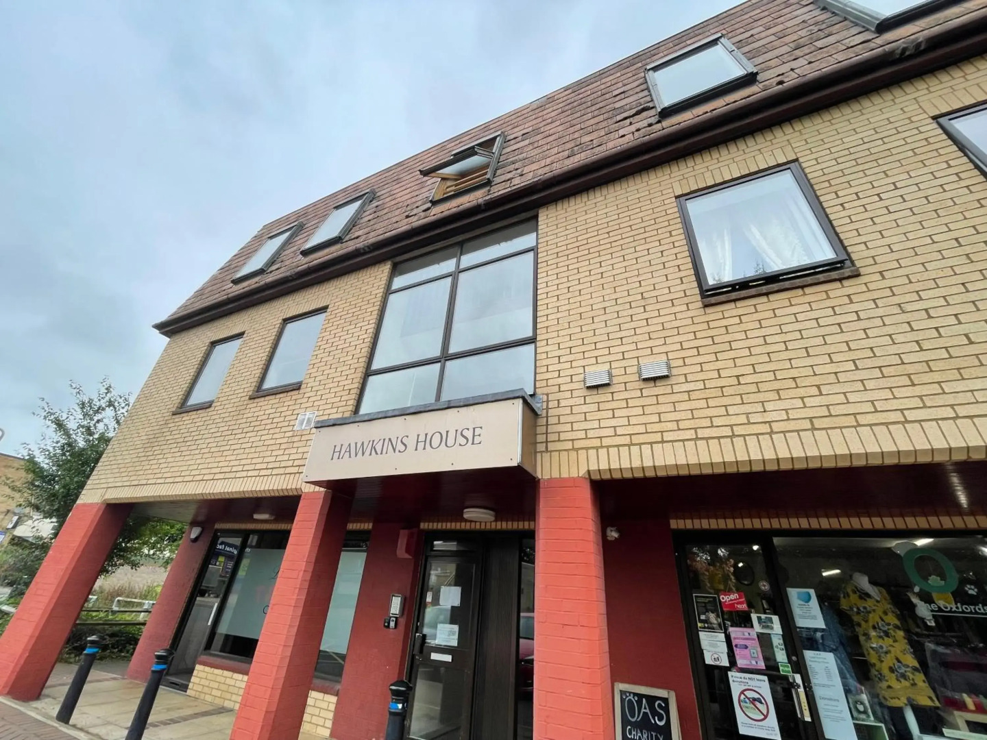 No. 8 - Top Floor Modern Apartment