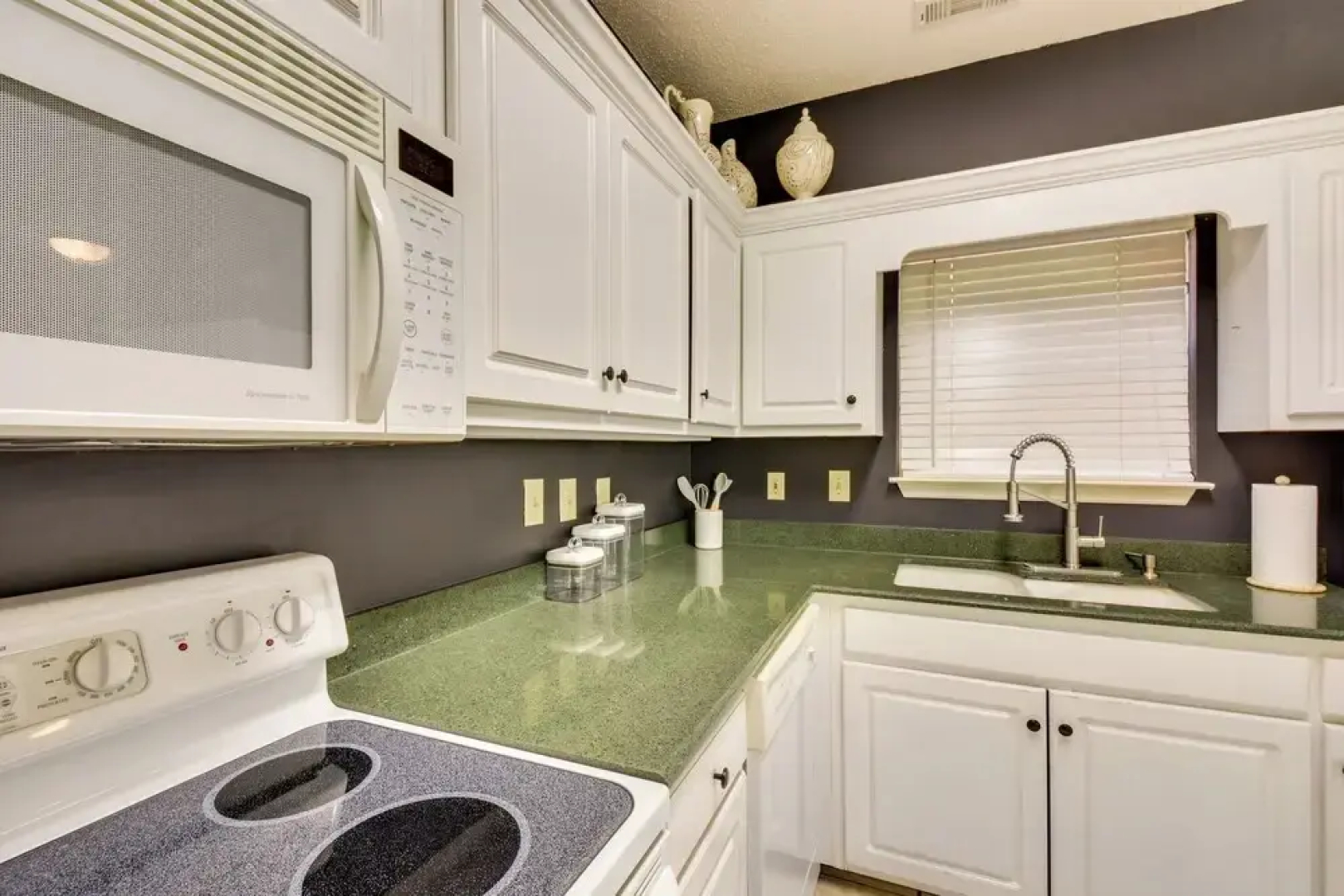 Kingwood Resort Condo w/ Golf Course Views!