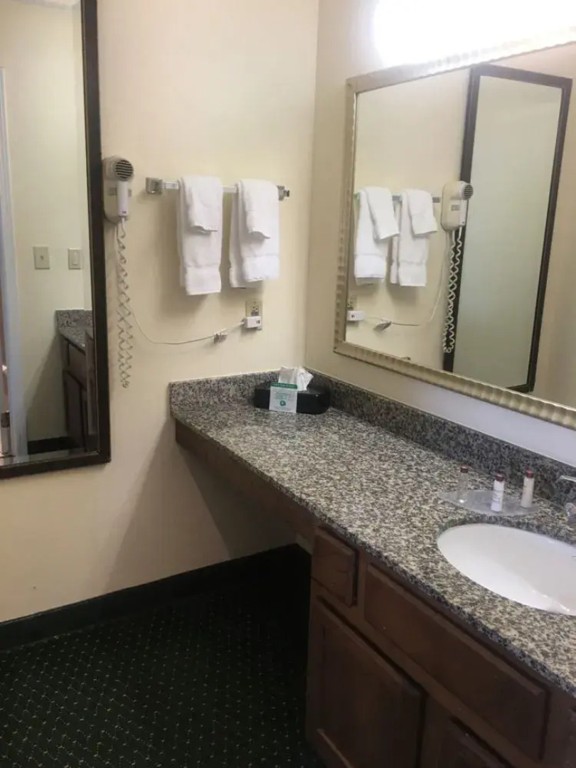 Hawthorn Suites By Wyndham Akron/ Fairlawn
