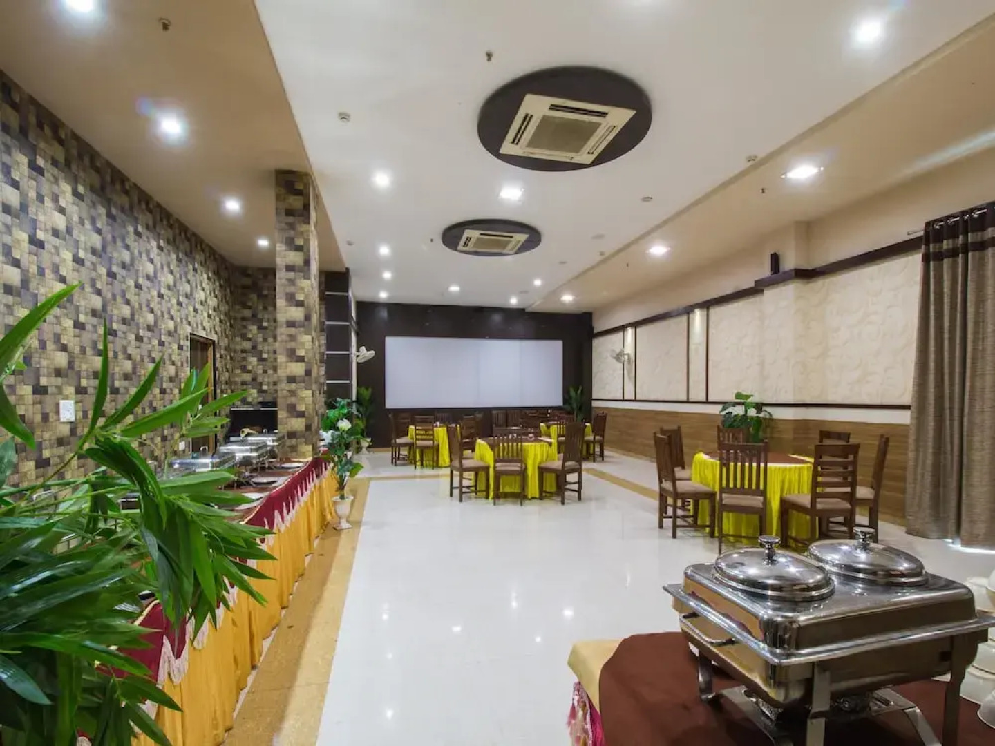 OYO 1903 Hotel Paras Inn