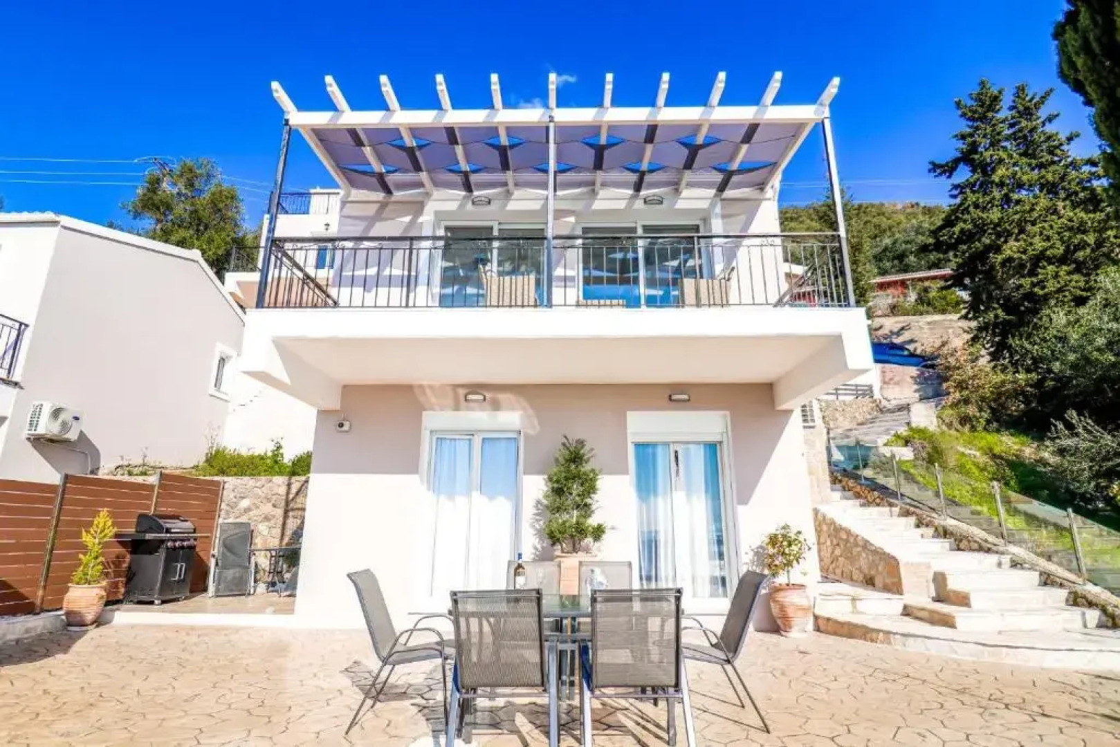 Noir Luxury Suite by CorfuEscapes