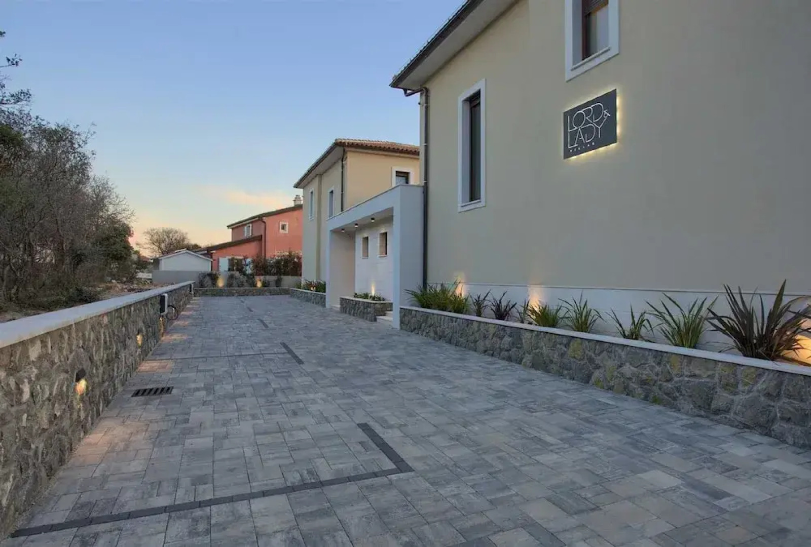 Villa Lady With Heated Pool Jacuzzi and Sauna