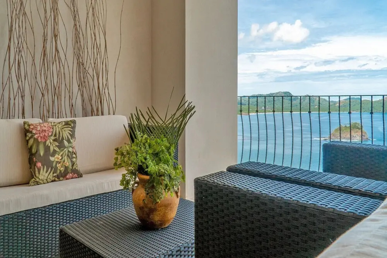 Ocean View Luxury Condo at Flamingo Towers