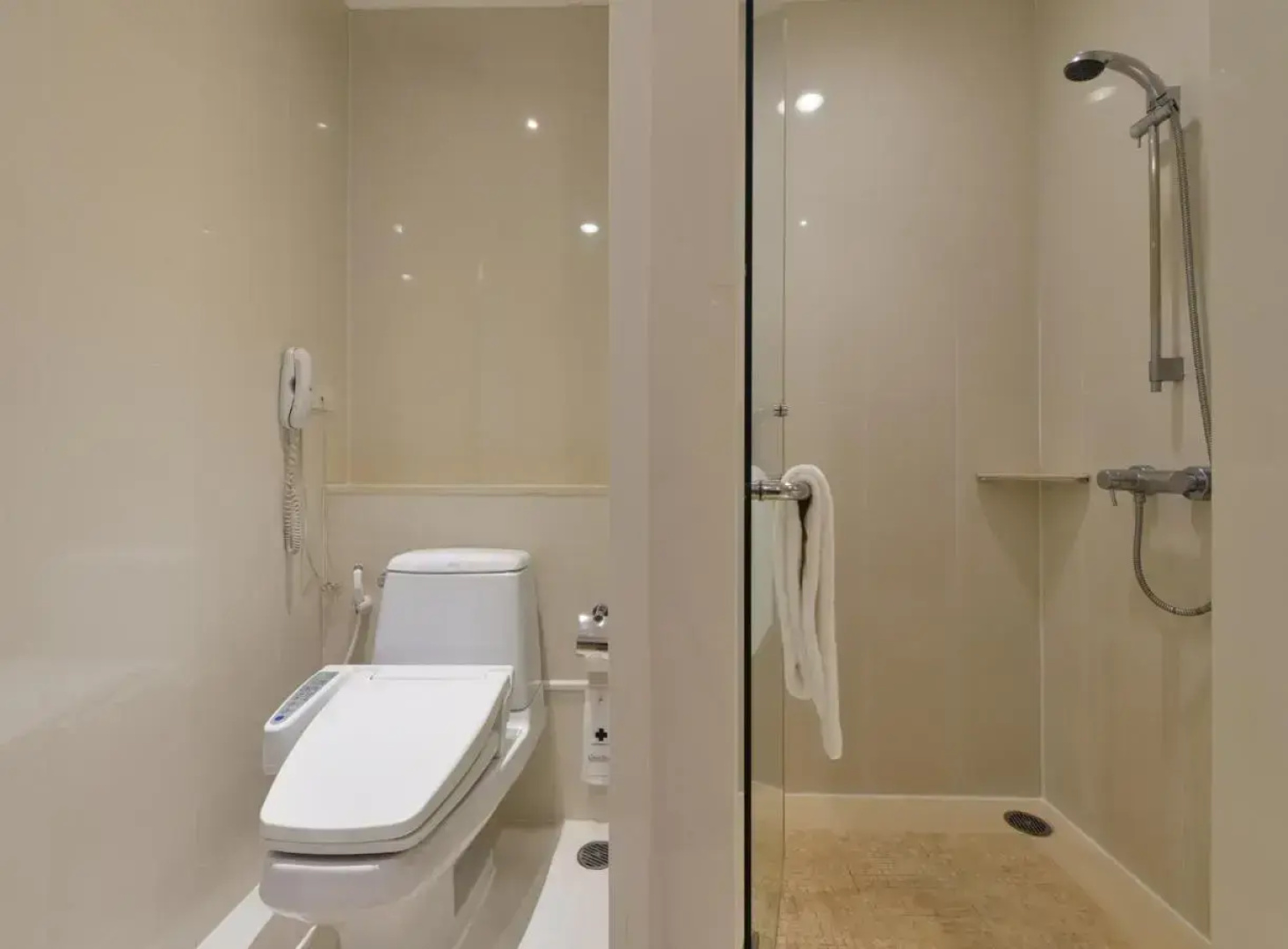Отель Centre Point Silom