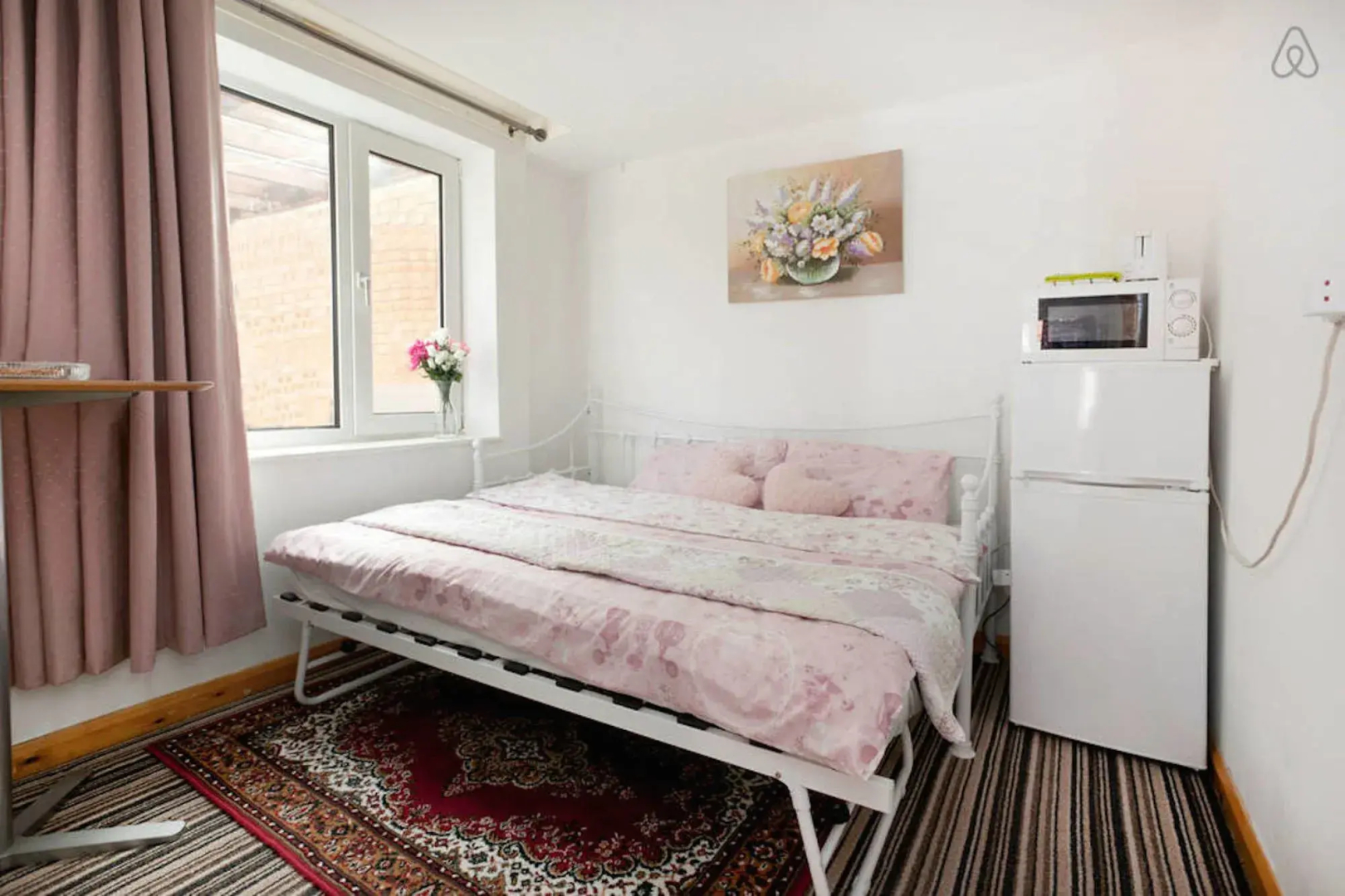 Two bedrooms self-contained flat with Free Parking - Flat 2