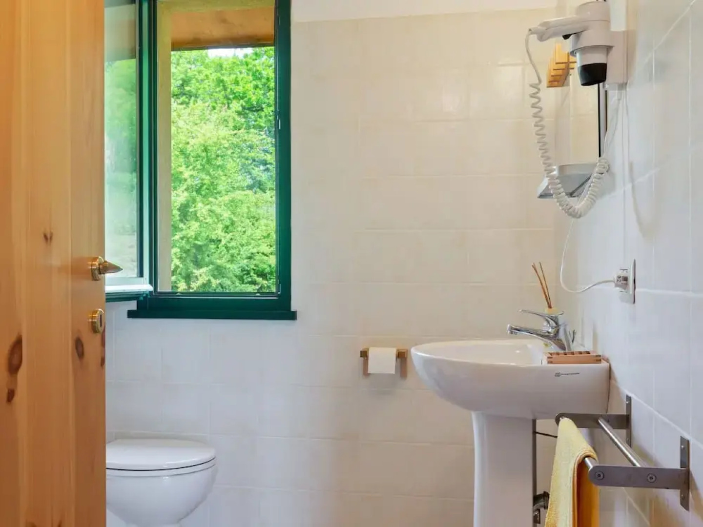 Captivating Cottage in San Ginesio with Swimming Pool