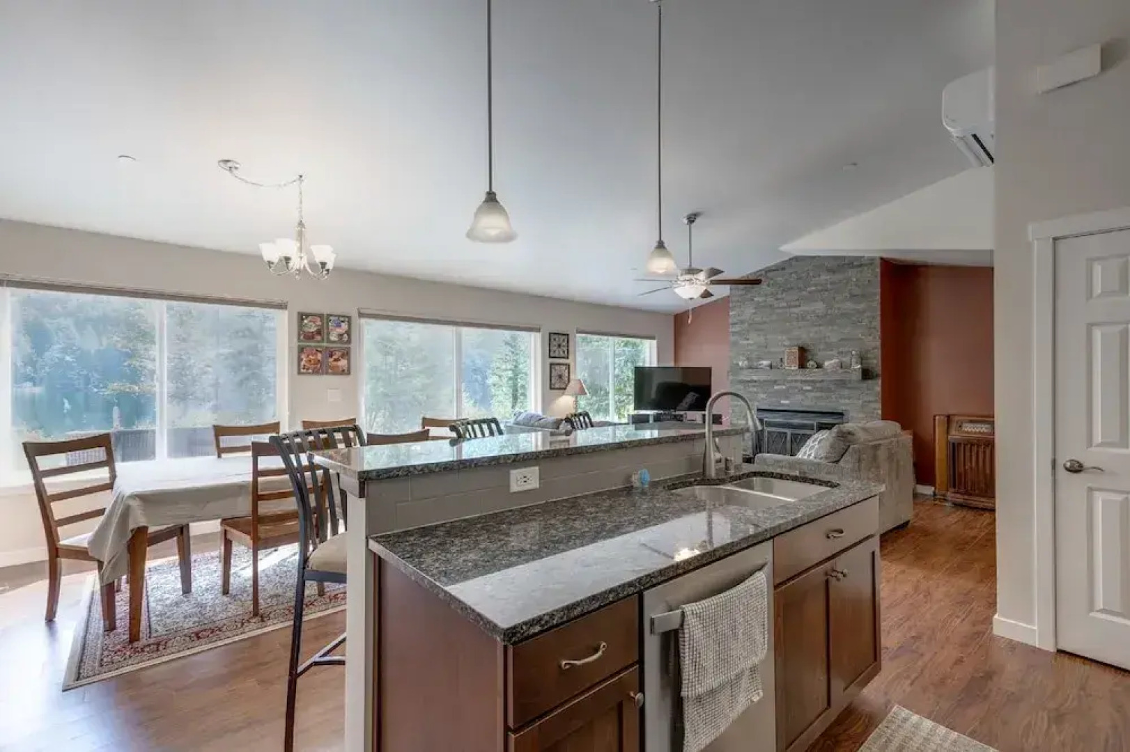 47MF - WiFi - Lakefront - Sleeps 6