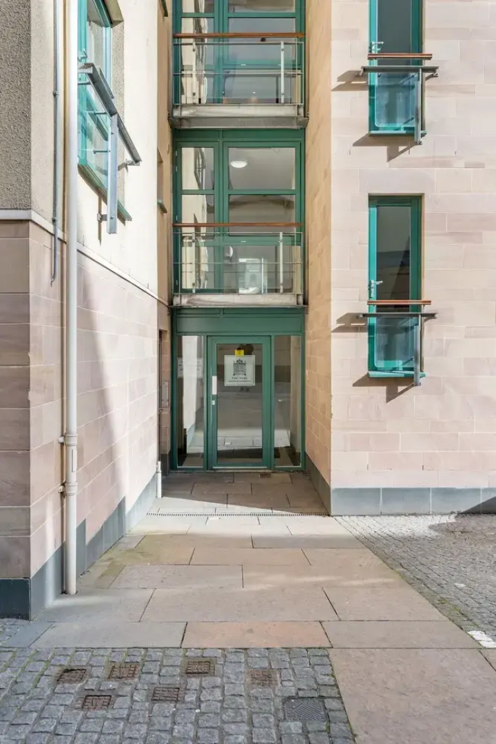 Quirky 1 Bedroom Apartment Next to Holyrood Palace