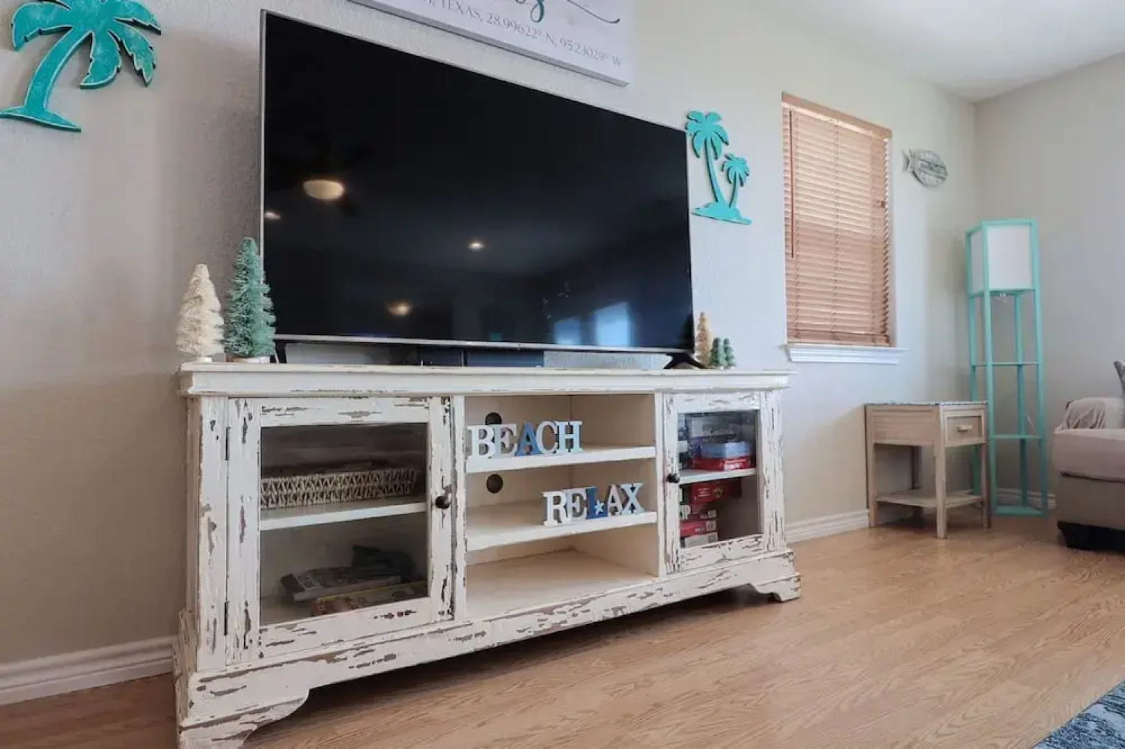 Superb Home With Private Walkover to Beach