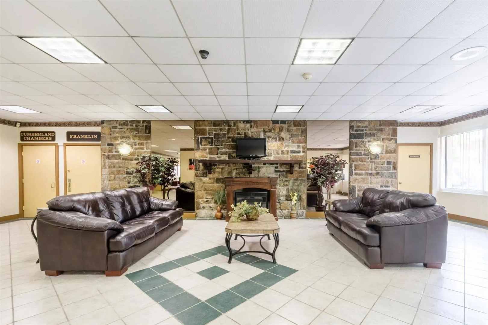 Econo Lodge Inn & Suites Chambersburg Central