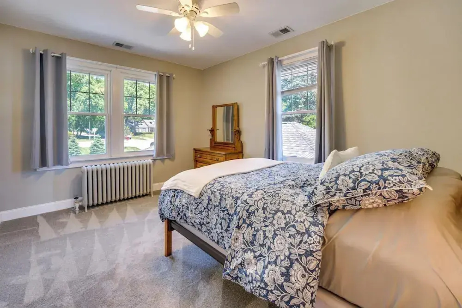 Riverfront St Clair Home - Walk to Downtown!