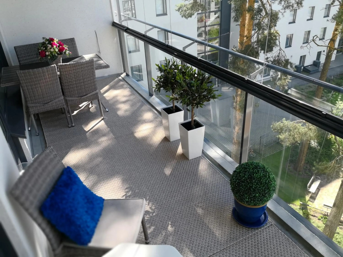 Charming Pine View Apartment