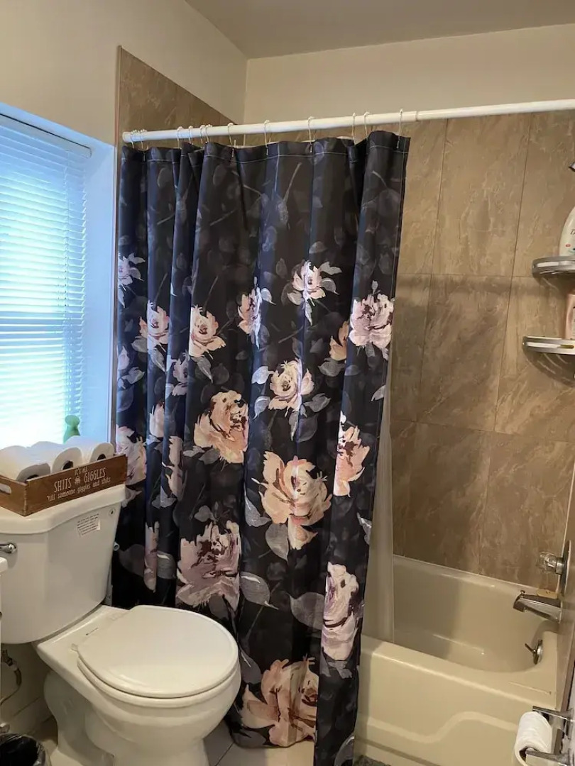 Downtown Private Rooms- Close to Topgolf