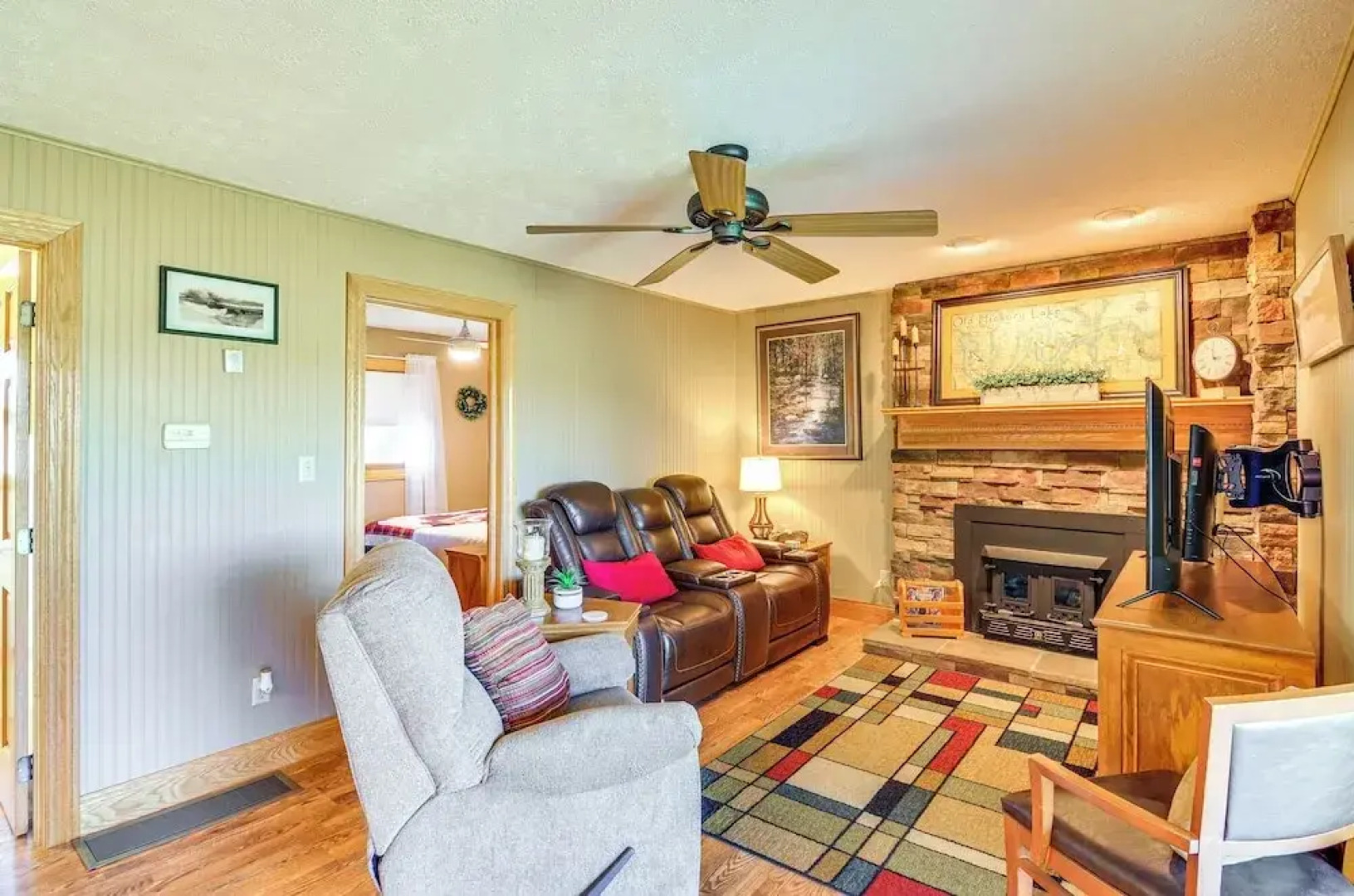 4 Mi to Cumberland River: Cabin w/ Deck & Fire Pit