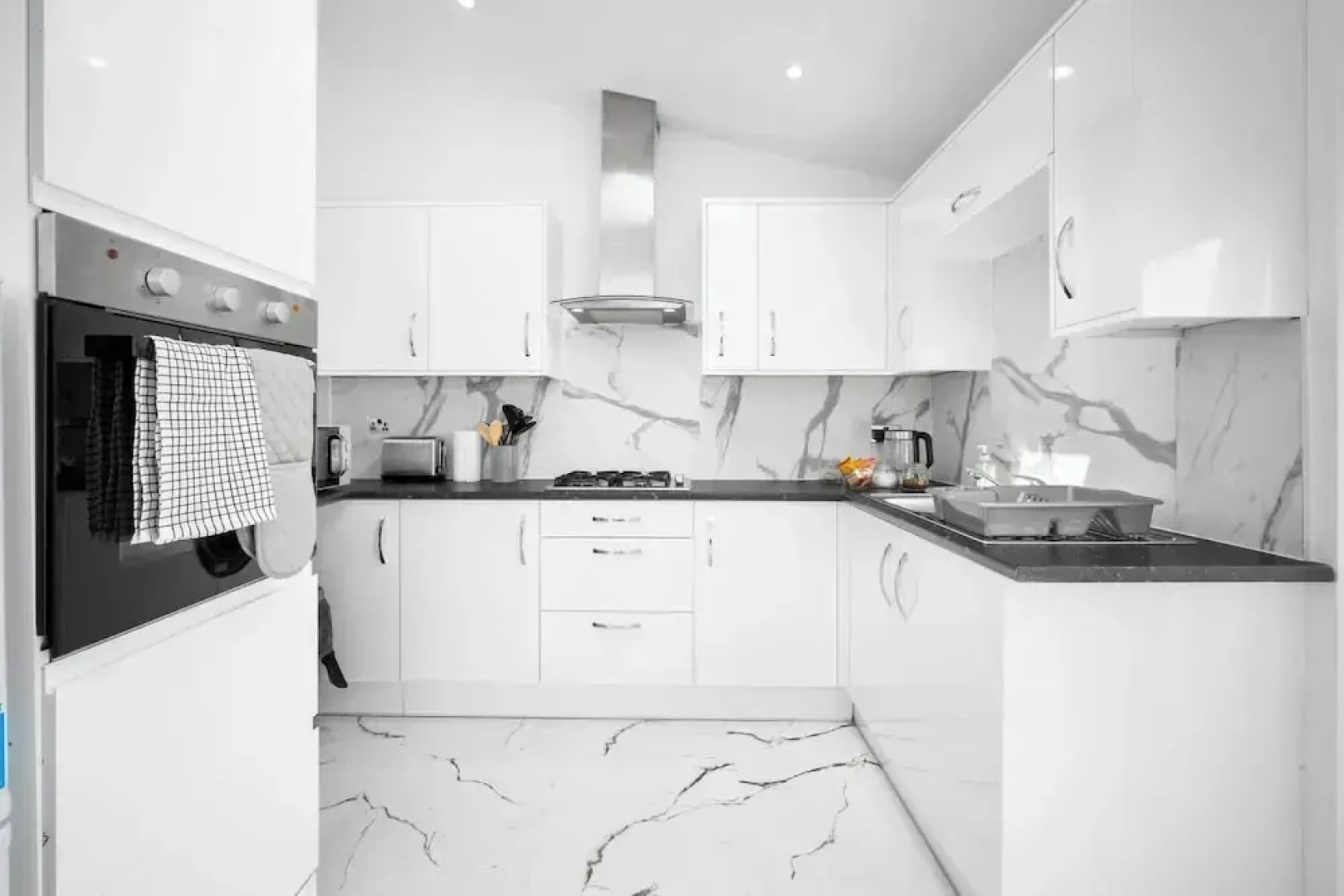 Family/contractors 3 bed House/parking/sleeps 7
